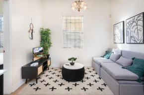 Elevated Style and Comfort Splendid 1 BR Apt in LA